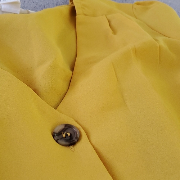 Yellow button up tie bow sleeve - Picture 3 of 3
